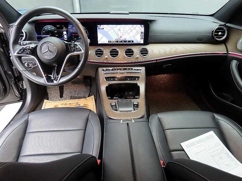 벤츠 E 클래스 E-클래스 W213 E300e 4MATIC 익스클루시브 이미지 7