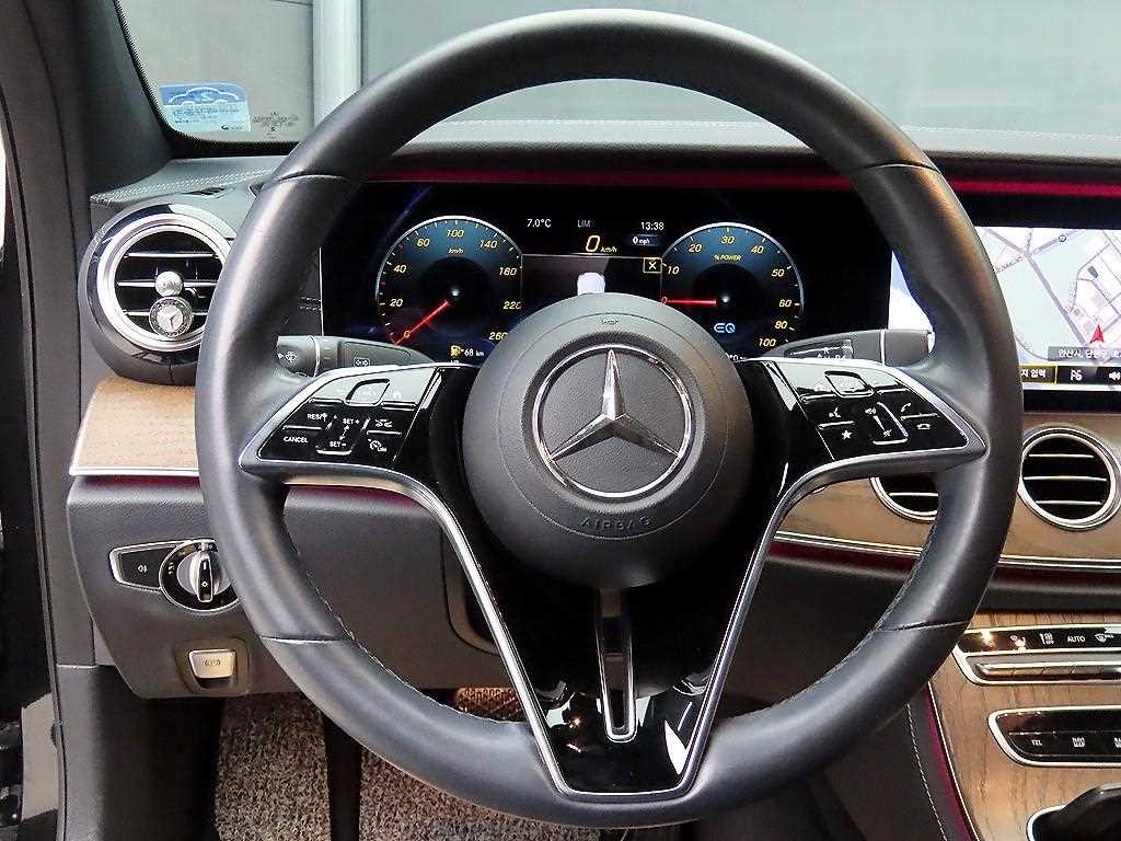 벤츠 E 클래스 E-클래스 W213 E300e 4MATIC 익스클루시브 이미지 9