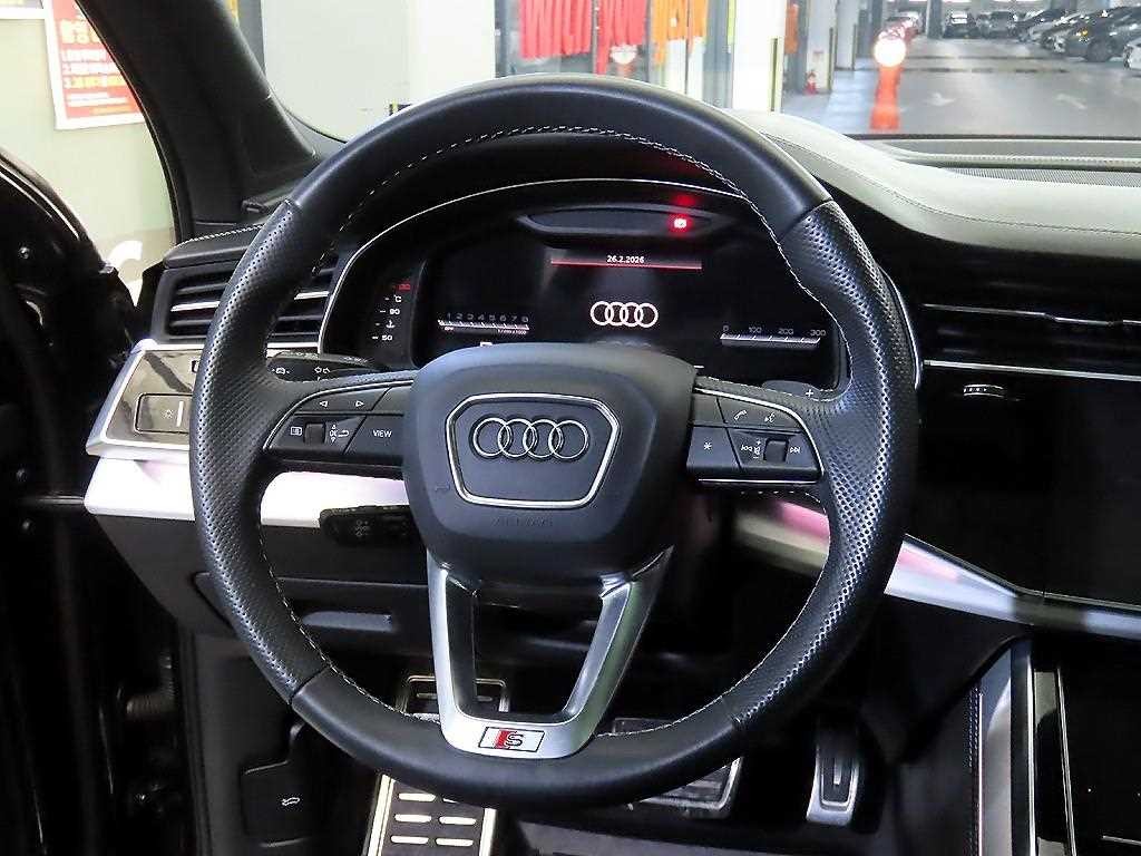 아우디 Q7 Q7 (4M) 55 TFSI 콰트로 프리미엄 이미지 8