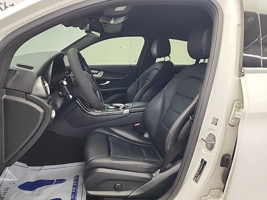 벤츠 GLC 클래스 GLC클래스 X253 GLC 300 4MATIC 쿠페 이미지 11