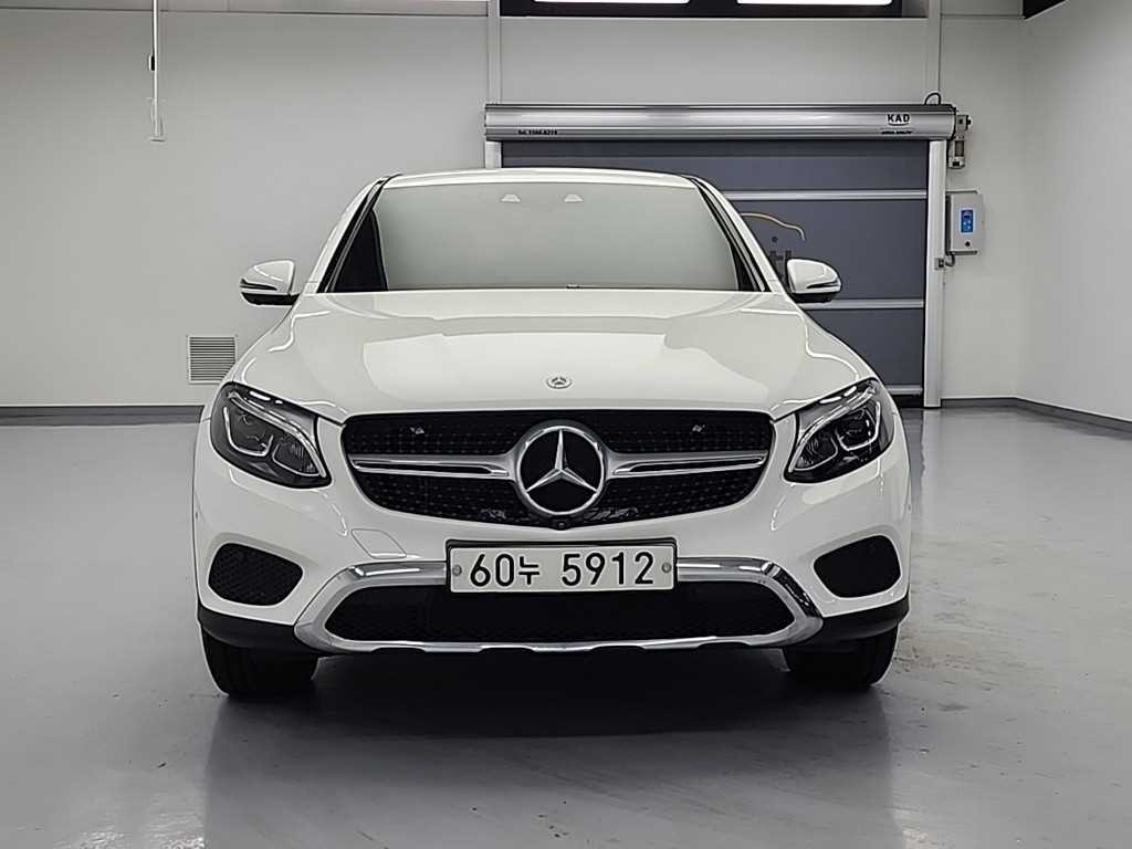 벤츠 GLC 클래스 GLC클래스 X253 GLC 300 4MATIC 쿠페 이미지 2