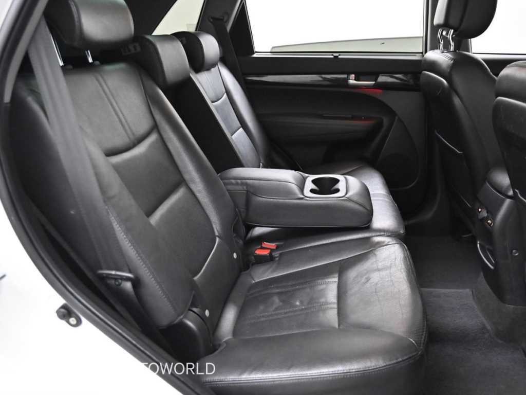 기아 쏘렌토 뉴 쏘렌토 R 2WD 2.0 노블레스 이미지 12