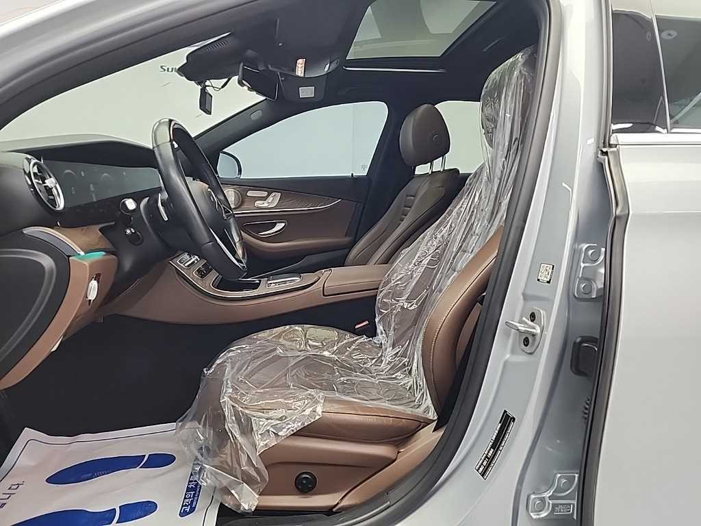 벤츠 E 클래스 E-클래스 W213 E300e 4MATIC 익스클루시브 이미지 11