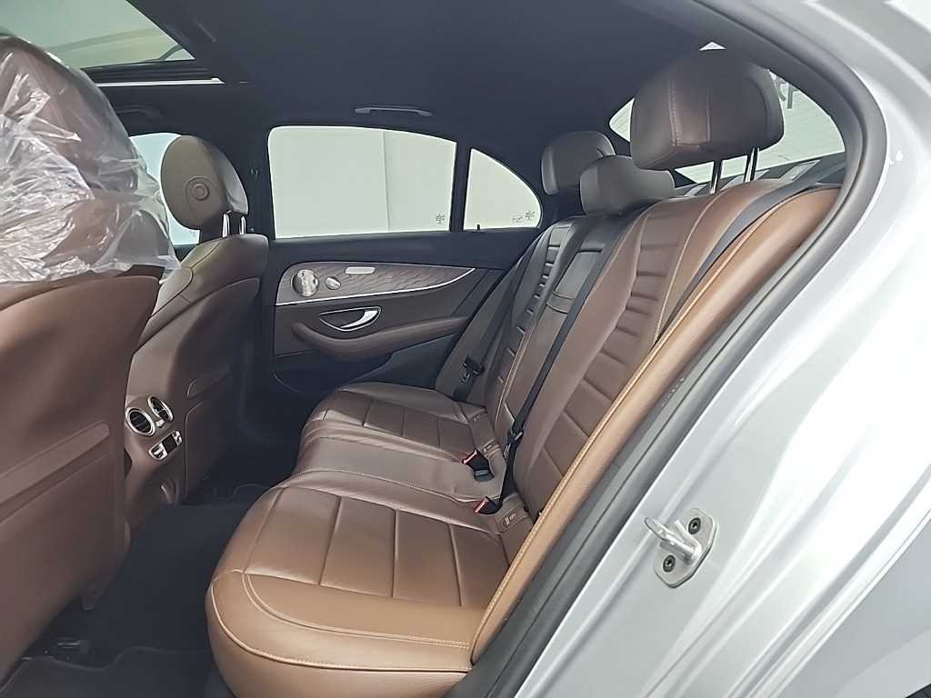 벤츠 E 클래스 E-클래스 W213 E300e 4MATIC 익스클루시브 이미지 12