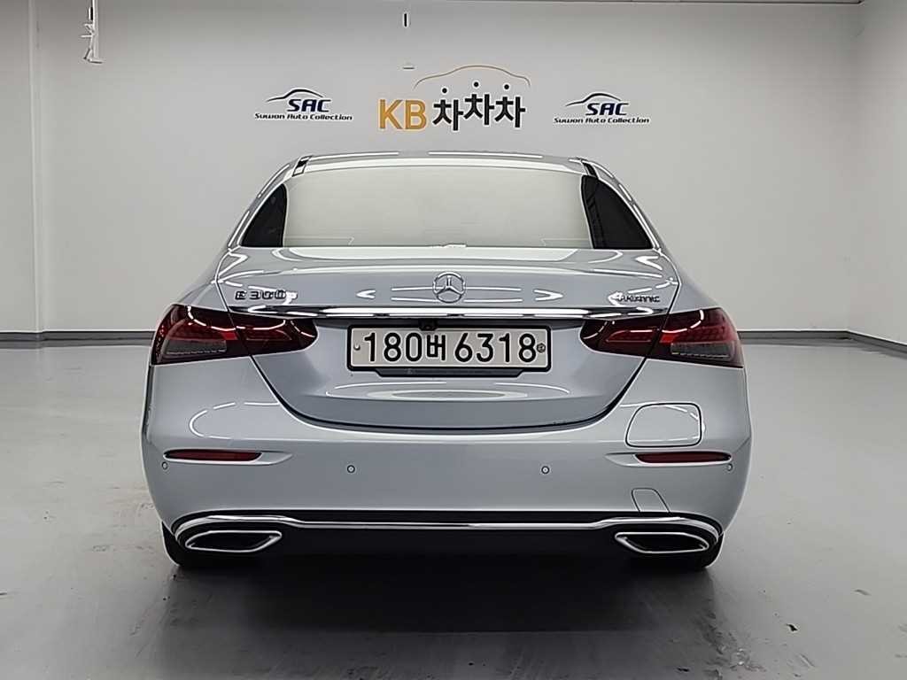 벤츠 E 클래스 E-클래스 W213 E300e 4MATIC 익스클루시브 이미지 3