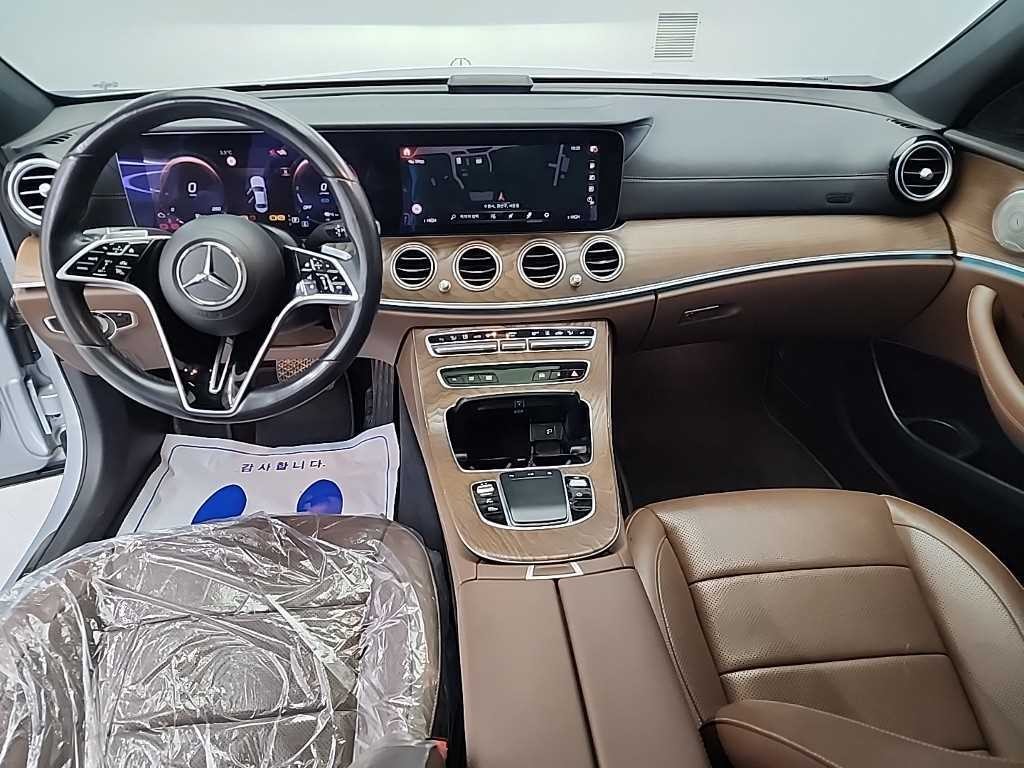 벤츠 E 클래스 E-클래스 W213 E300e 4MATIC 익스클루시브 이미지 7
