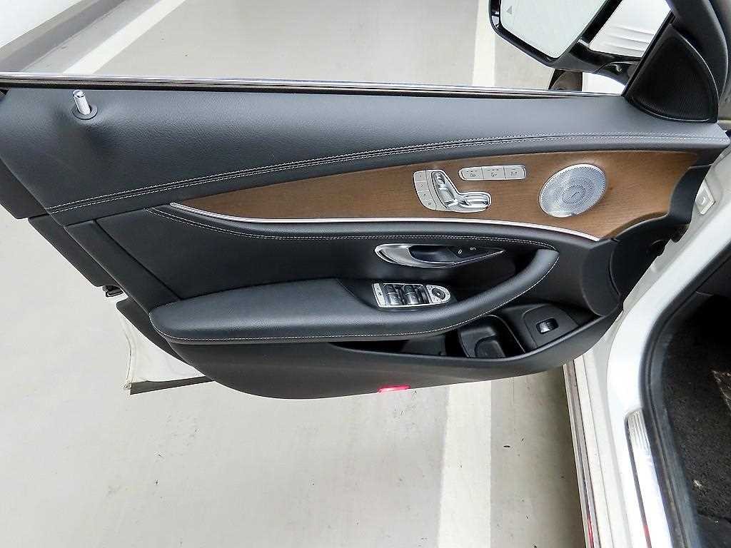 벤츠 E 클래스 E-클래스 W213 E300 4MATIC 익스클루시브 이미지 11