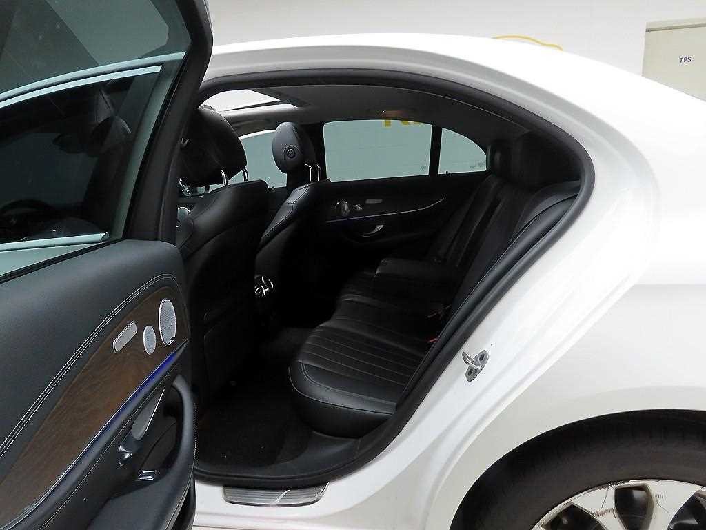 벤츠 E 클래스 E-클래스 W213 E300 4MATIC 익스클루시브 이미지 14