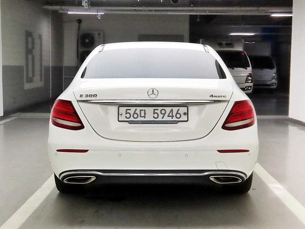 벤츠 E 클래스 E-클래스 W213 E300 4MATIC 익스클루시브 이미지 3