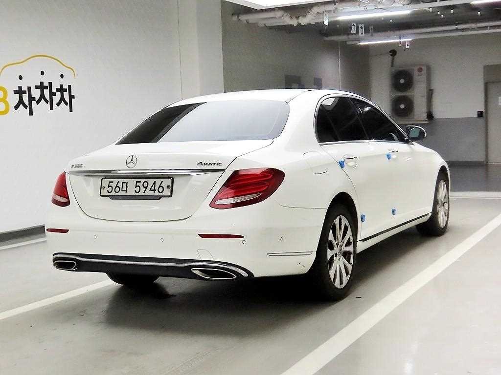 벤츠 E 클래스 E-클래스 W213 E300 4MATIC 익스클루시브 이미지 4
