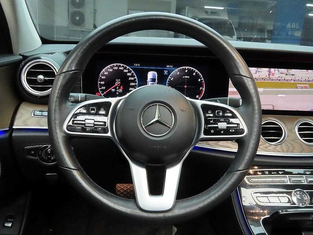벤츠 E 클래스 E-클래스 W213 E300 4MATIC 익스클루시브 이미지 7