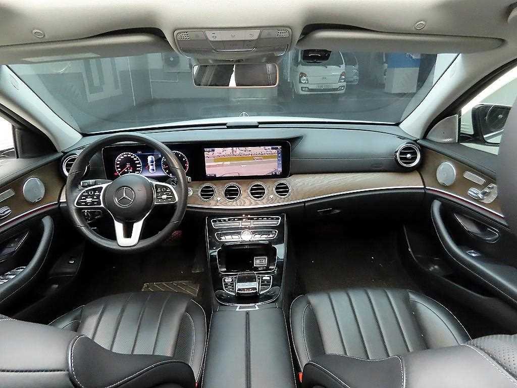 벤츠 E 클래스 E-클래스 W213 E300 4MATIC 익스클루시브 이미지 8