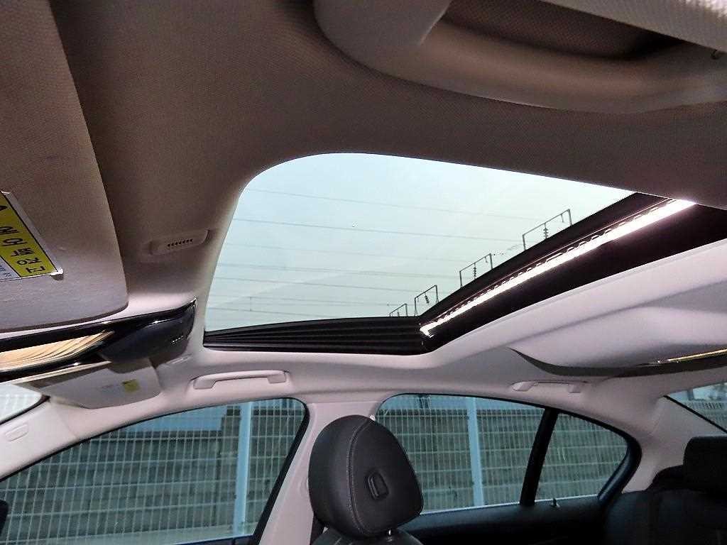 BMW 5시리즈 5시리즈 (G30) 520i 럭셔리 이미지 18