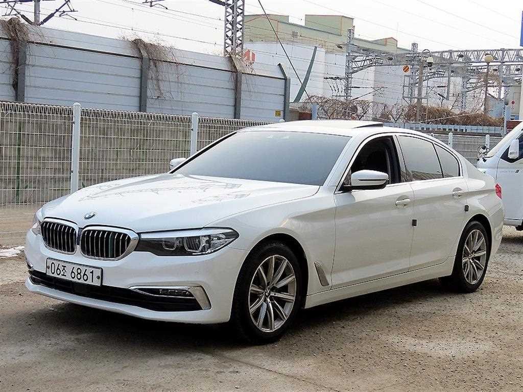 BMW 5시리즈 5시리즈 (G30) 520i 럭셔리 이미지 2