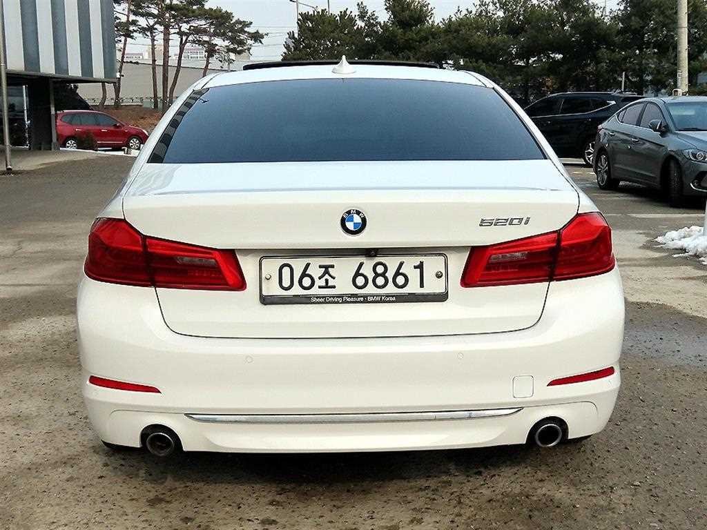 BMW 5시리즈 5시리즈 (G30) 520i 럭셔리 이미지 4