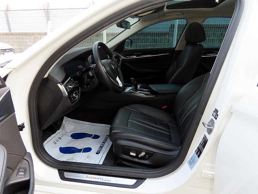 BMW 5시리즈 5시리즈 (G30) 520i 럭셔리 이미지 5