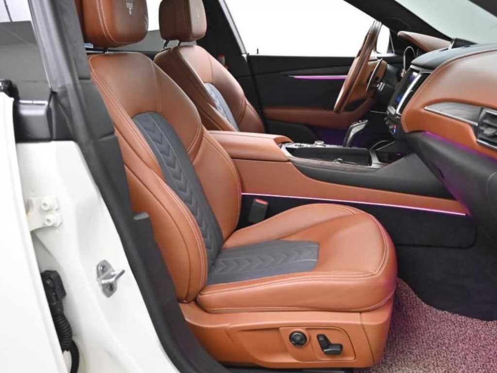 마세라티 르반떼 3.0  AWD 그란 루쏘 이미지 11