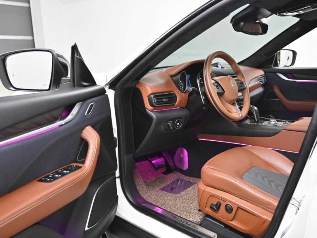 마세라티 르반떼 3.0  AWD 그란 루쏘 이미지 12