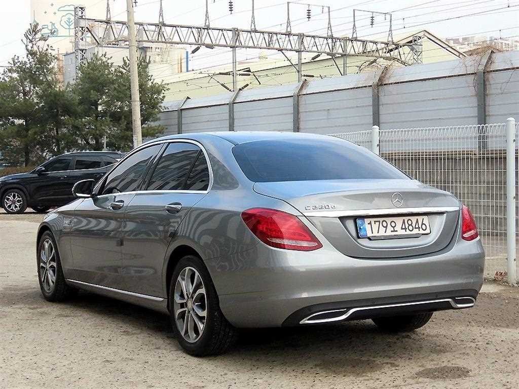 벤츠 C 클래스 C클래스 W205 C220 d 아방가르드 이미지 3