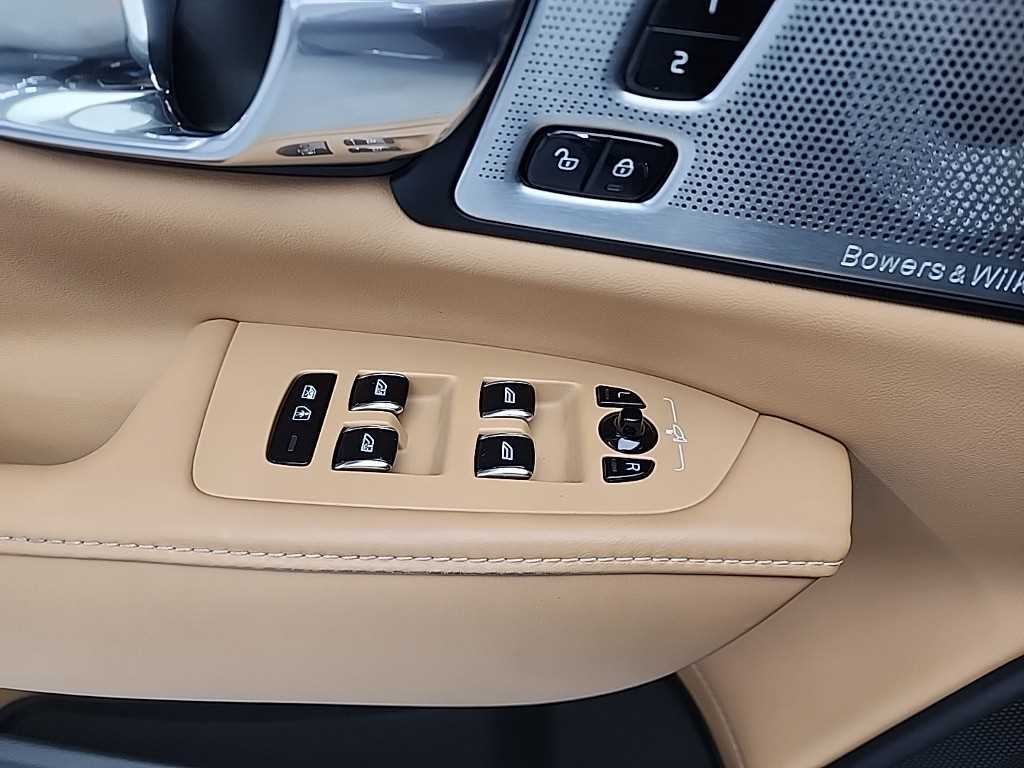 볼보 S90 T8 AWD 인스크립션 이미지 18