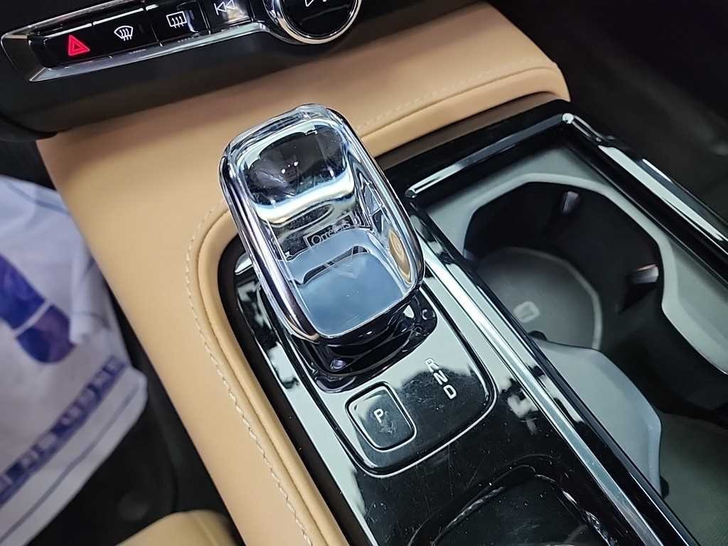 볼보 S90 T8 AWD 인스크립션 이미지 8
