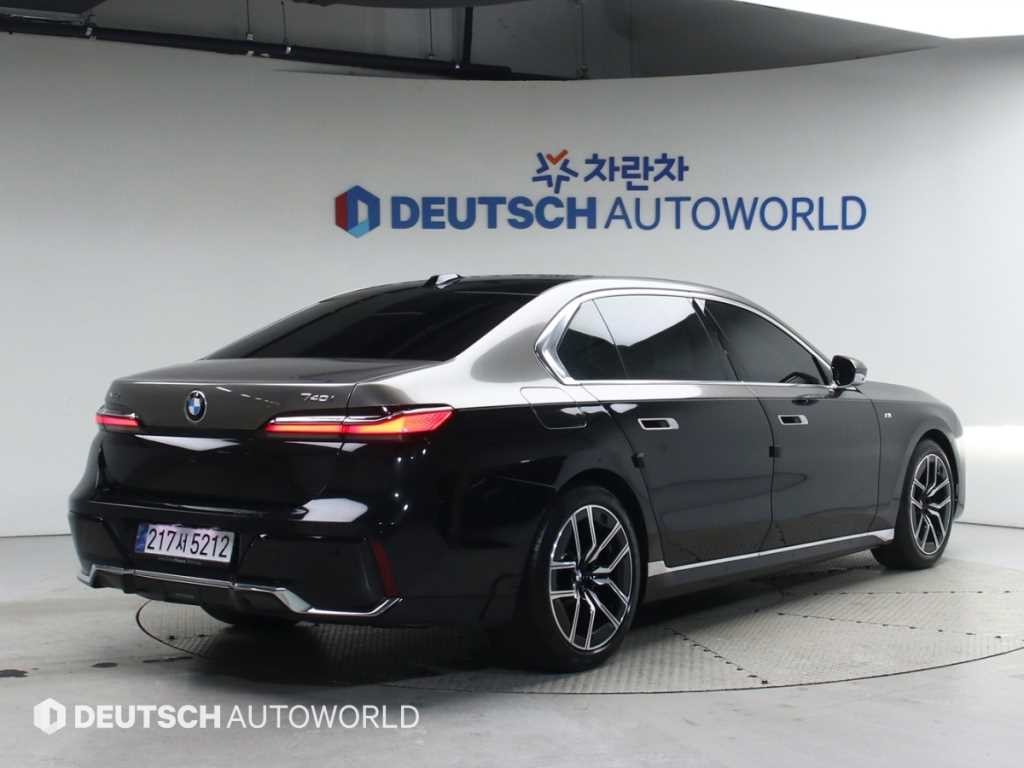 BMW 7시리즈 7시리즈 (G70) 740d xDrive M 스포츠 이미지 2