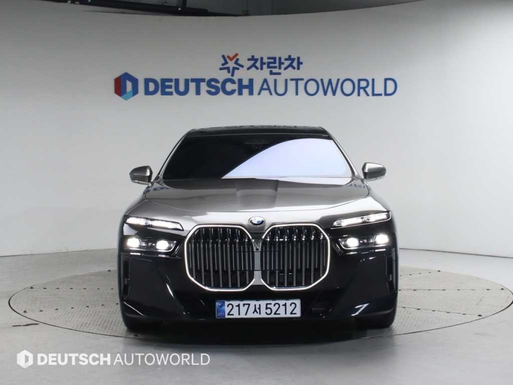 BMW 7시리즈 7시리즈 (G70) 740d xDrive M 스포츠 이미지 3