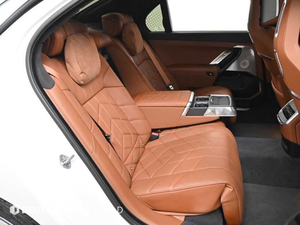 BMW i7 BMW i7 xDrive 60 DPE 이그제큐티브 팩 이미지 12
