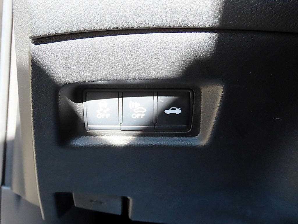 인피니티 Q Q50 3.5 하이브리드 블루 스포츠 센서리 이미지 13