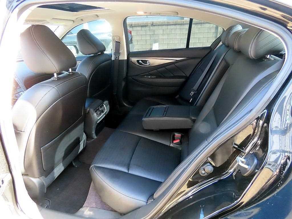 인피니티 Q Q50 3.5 하이브리드 블루 스포츠 센서리 이미지 6