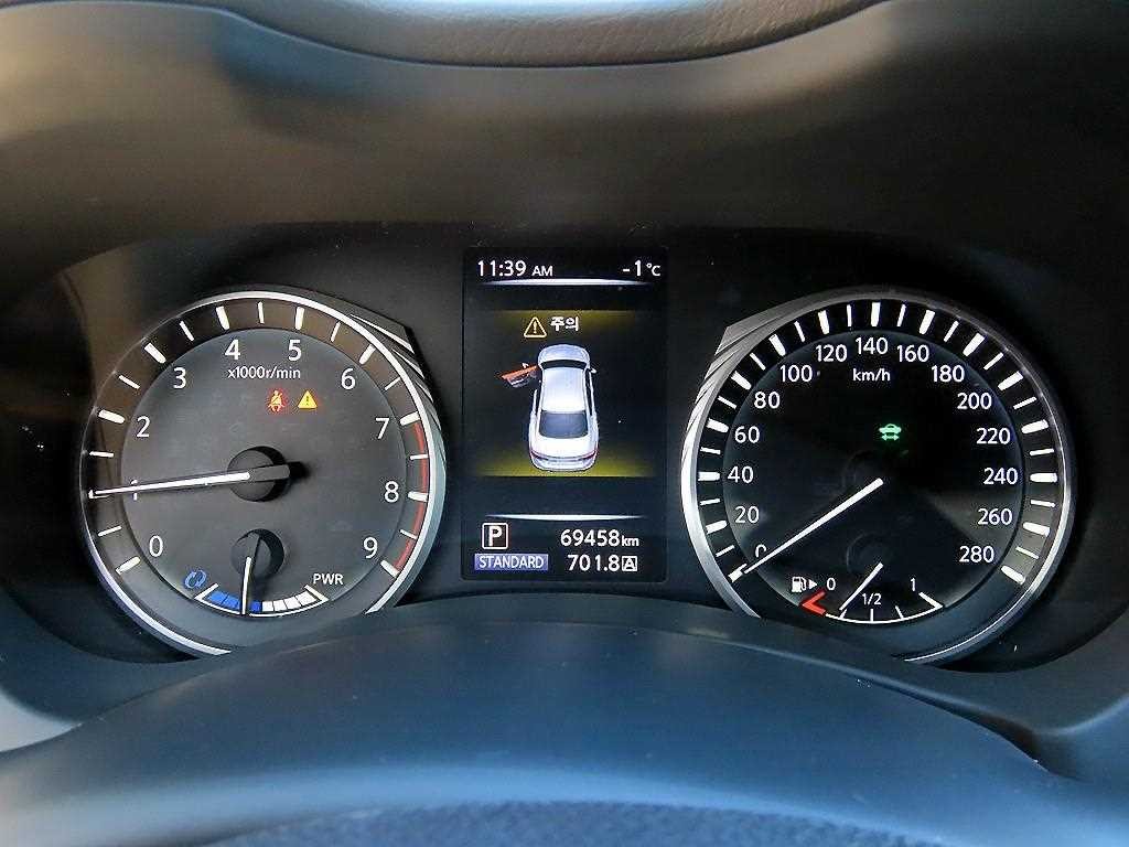 인피니티 Q Q50 3.5 하이브리드 블루 스포츠 센서리 이미지 9