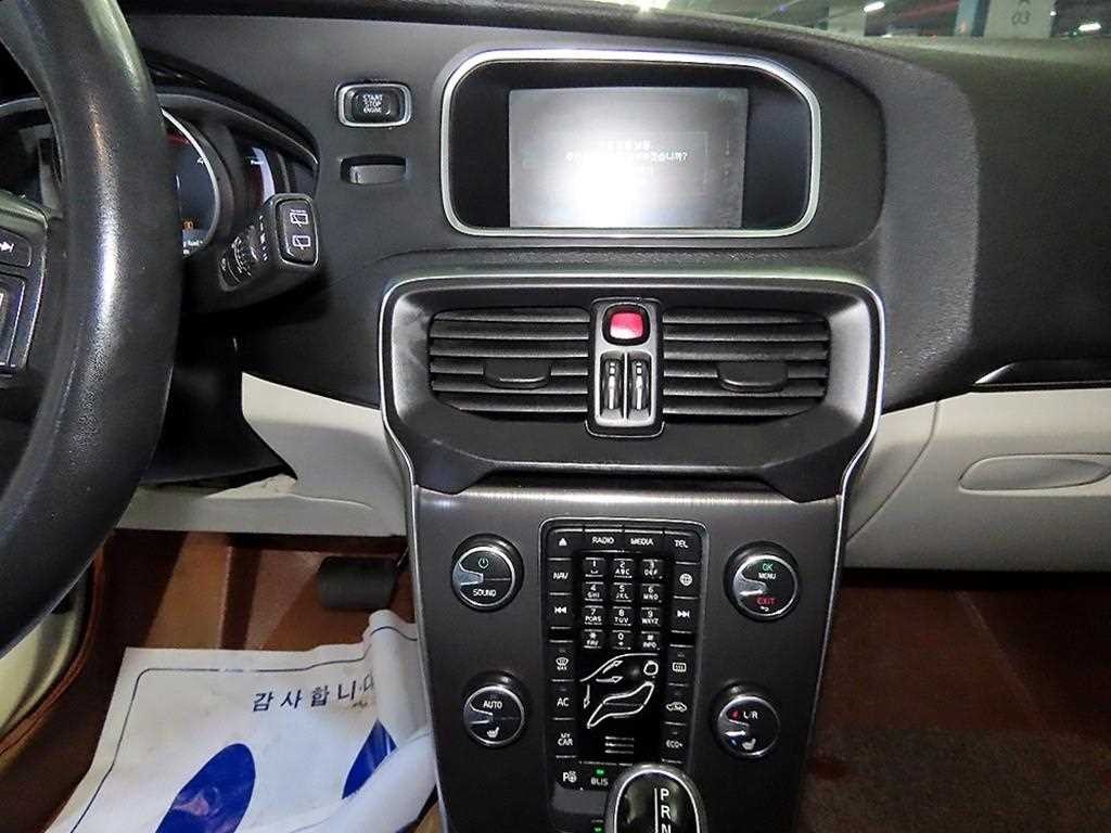 볼보 V40 D3 모멘텀 이미지 11