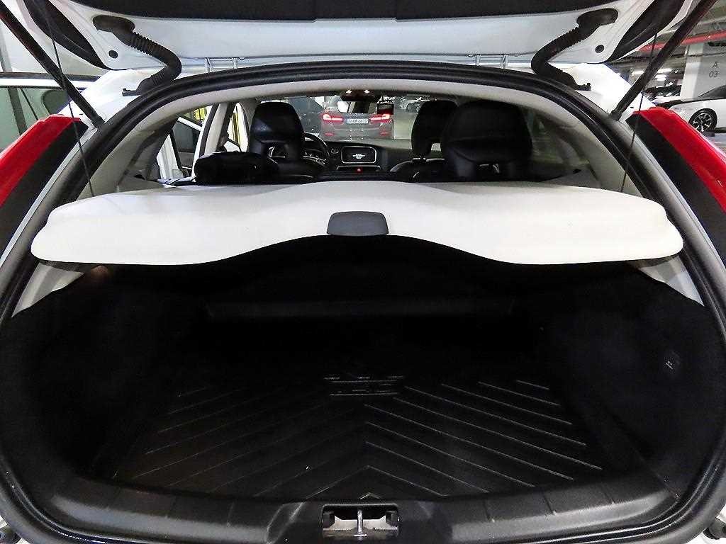 볼보 V40 D3 모멘텀 이미지 17