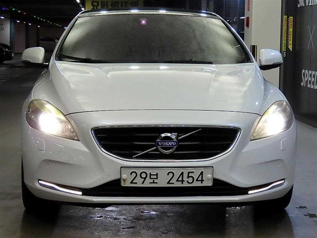 볼보 V40 D3 모멘텀 이미지 2