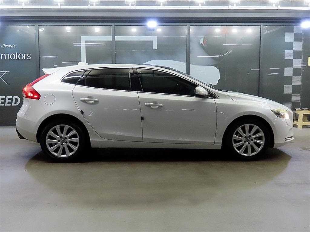 볼보 V40 D3 모멘텀 이미지 3