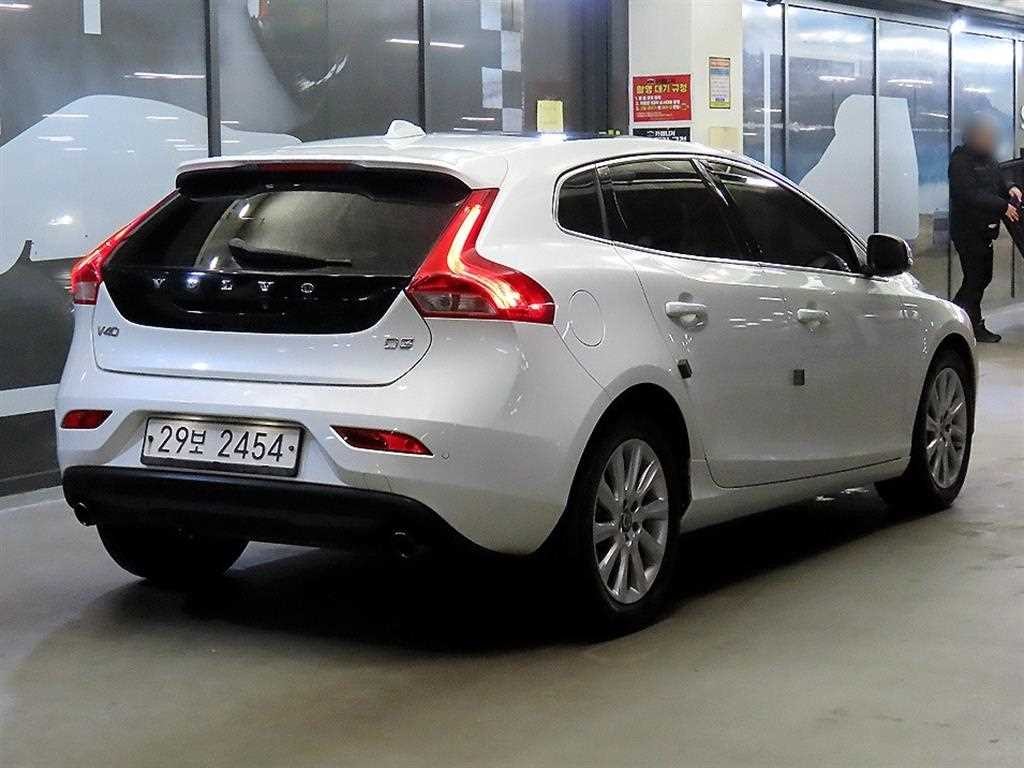 볼보 V40 D3 모멘텀 이미지 4
