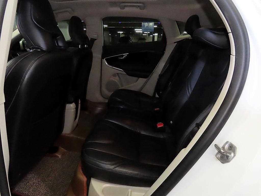 볼보 V40 D3 모멘텀 이미지 7