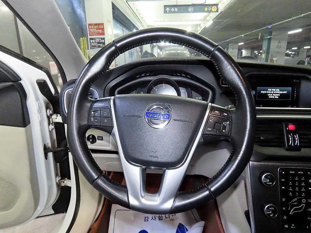 볼보 V40 D3 모멘텀 이미지 8