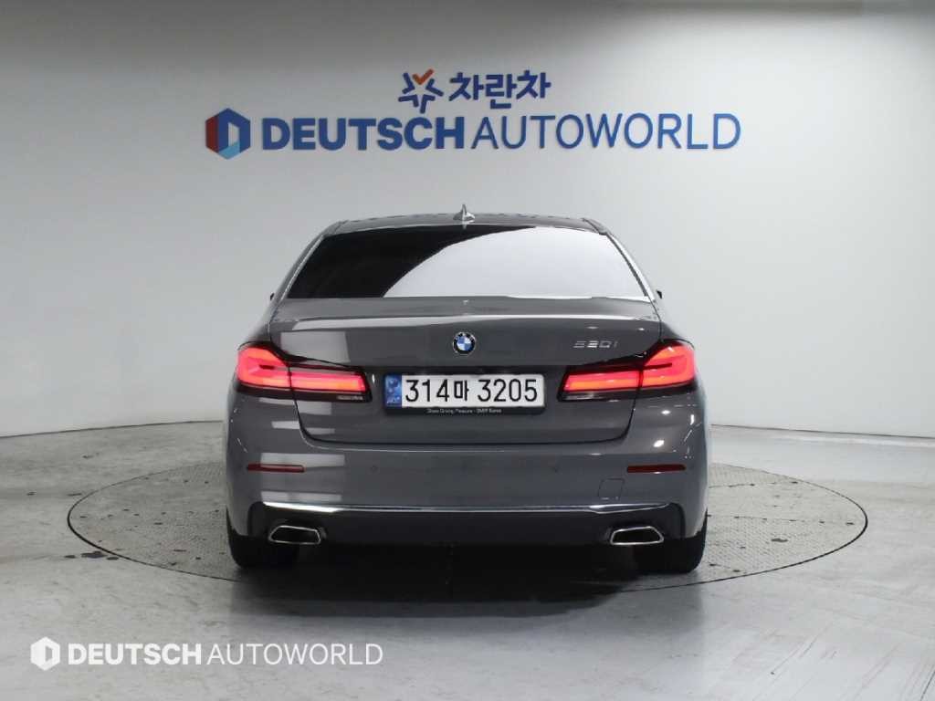 BMW 5시리즈 5시리즈 (G30) 520i 럭셔리 이미지 4
