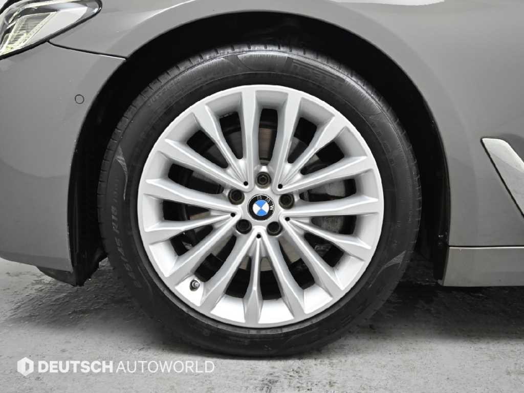 BMW 5시리즈 5시리즈 (G30) 520i 럭셔리 이미지 5