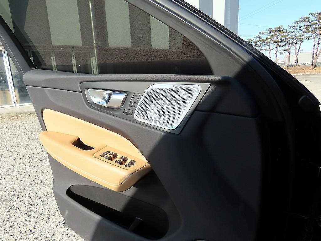 볼보 XC60 XC60(2세대) B5 AWD 인스크립션 이미지 12