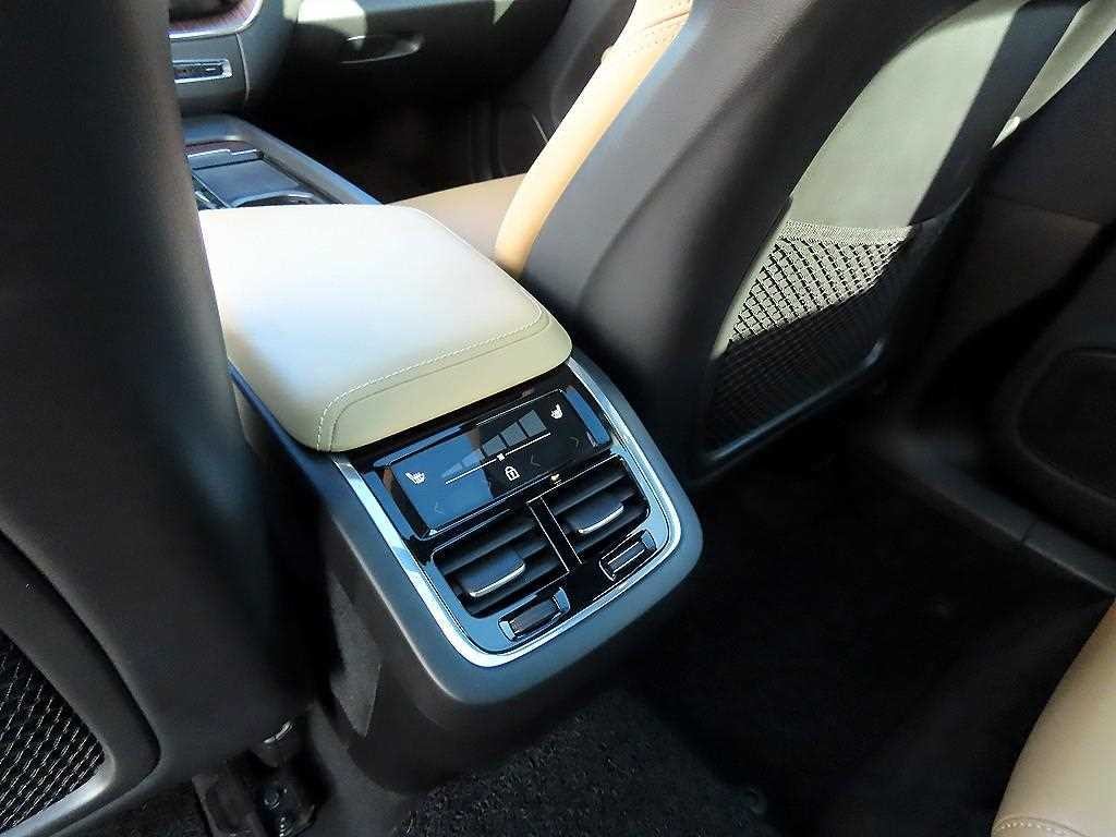 볼보 XC60 XC60(2세대) B5 AWD 인스크립션 이미지 15