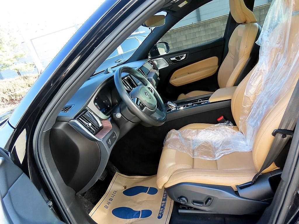 볼보 XC60 XC60(2세대) B5 AWD 인스크립션 이미지 5