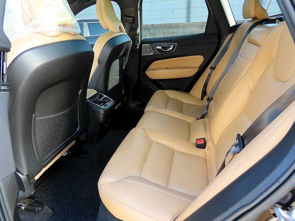볼보 XC60 XC60(2세대) B5 AWD 인스크립션 이미지 6