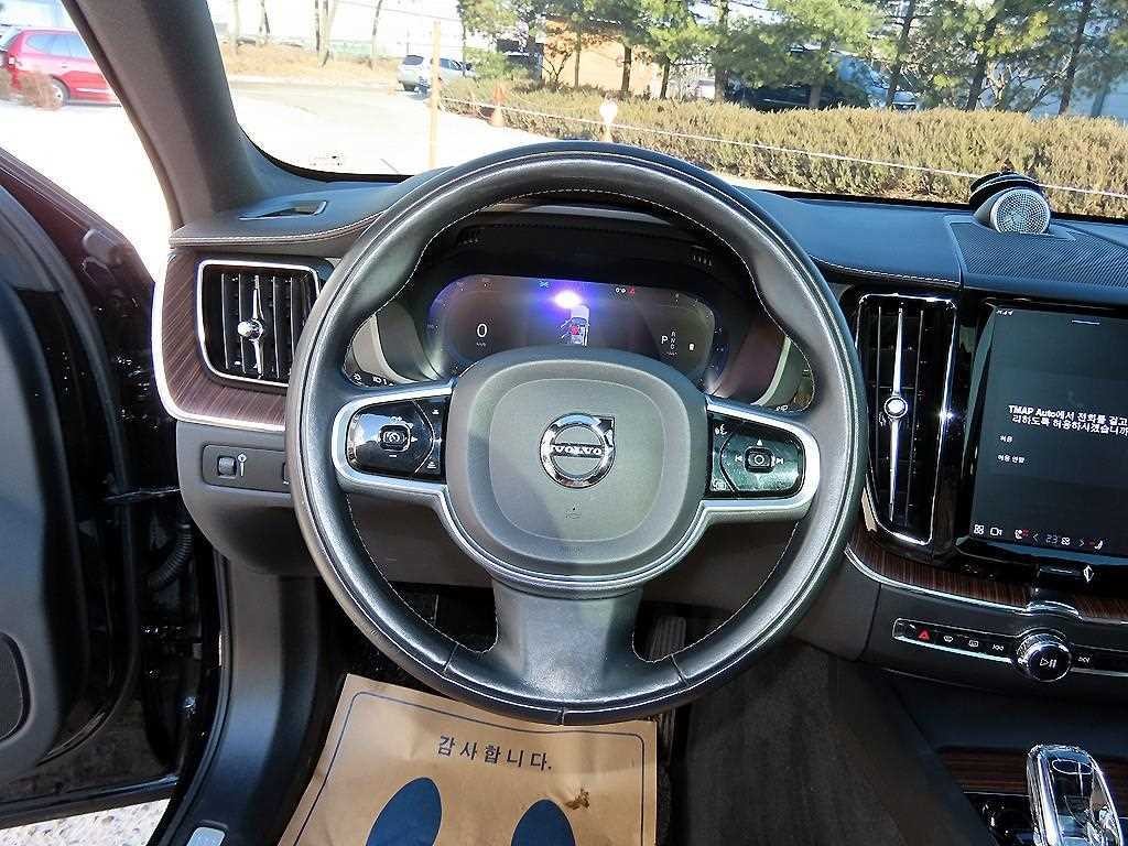 볼보 XC60 XC60(2세대) B5 AWD 인스크립션 이미지 8