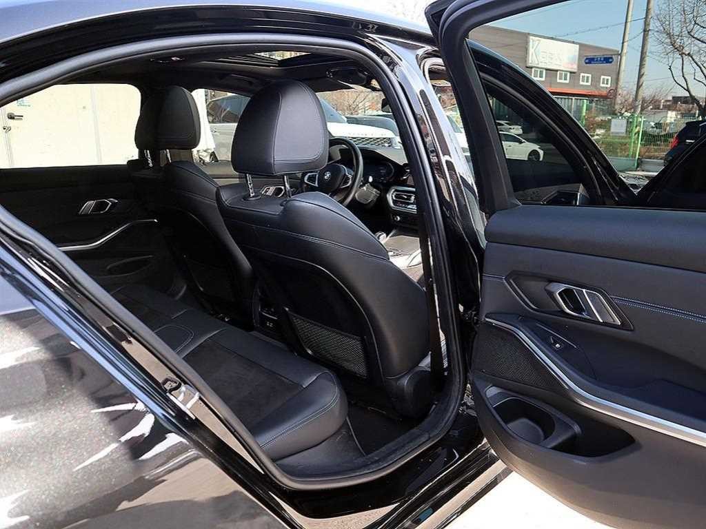 BMW 3시리즈 3시리즈 (G20) 320i M 스포츠 블랙수트 이미지 14