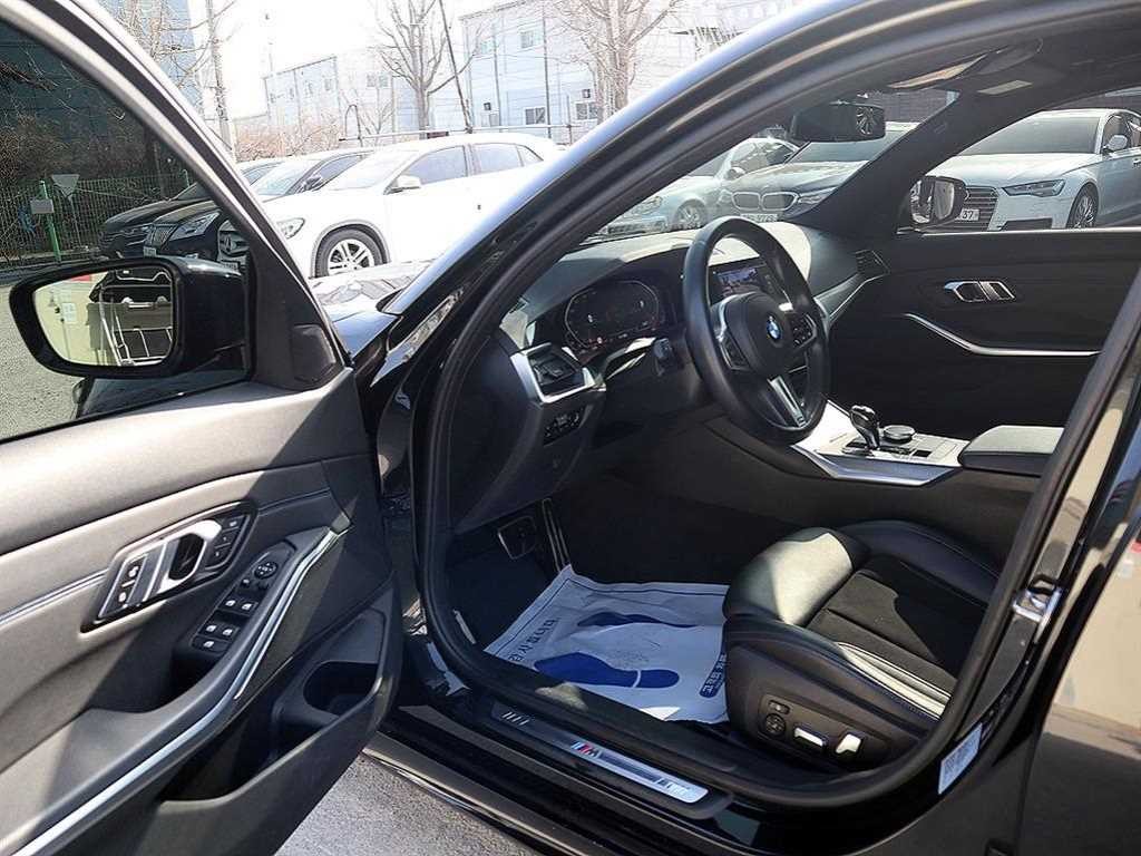 BMW 3시리즈 3시리즈 (G20) 320i M 스포츠 블랙수트 이미지 6
