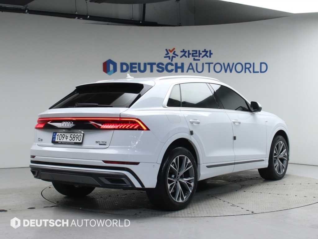 아우디 Q8 50 TDI 콰트로 프리미엄 이미지 2