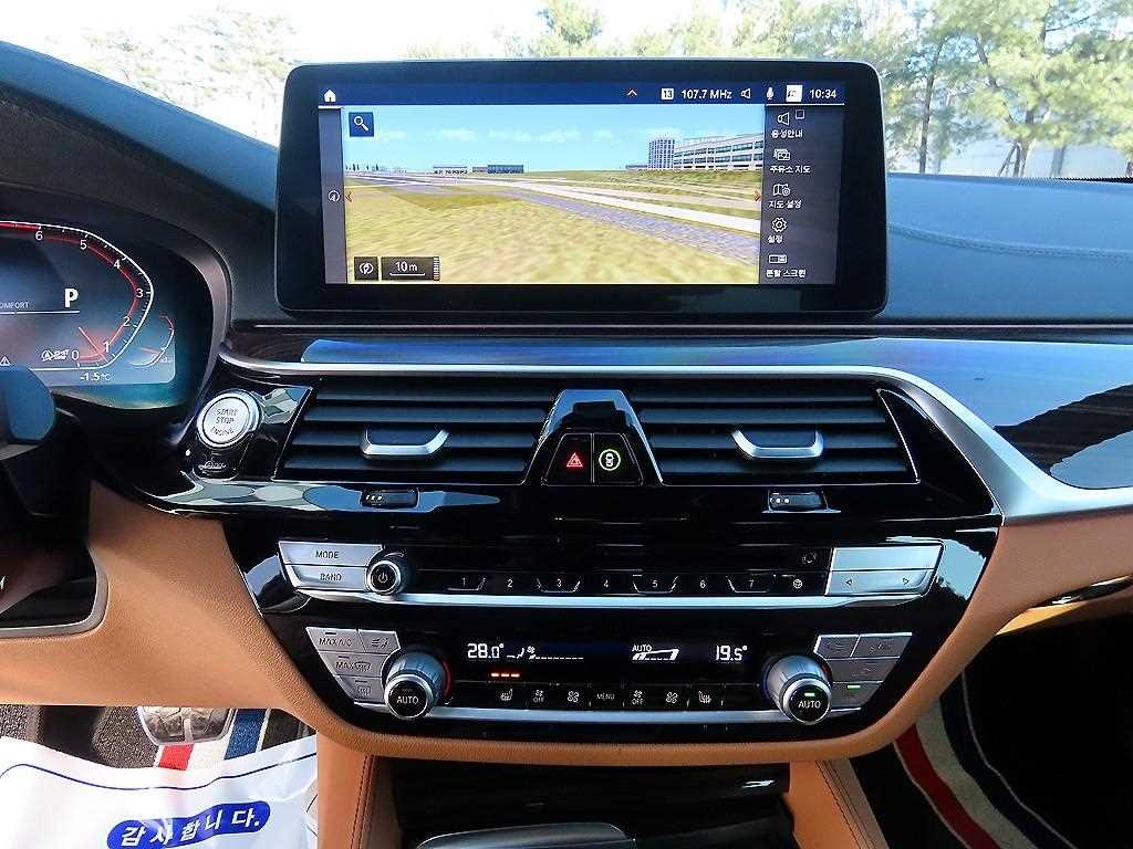 BMW 5시리즈 5시리즈 (G30) 520i M 스포츠 이미지 14
