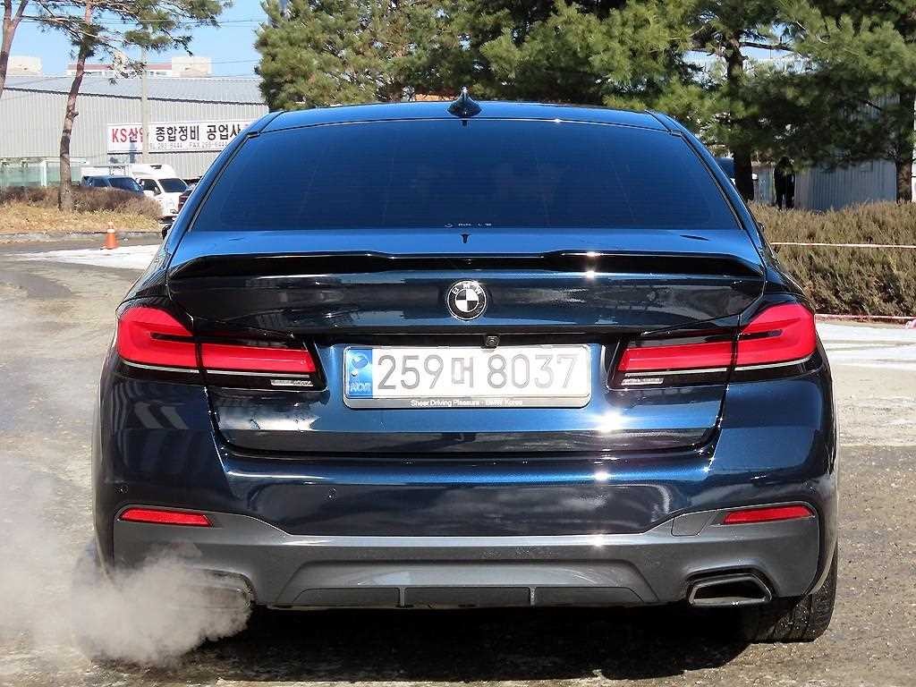 BMW 5시리즈 5시리즈 (G30) 520i M 스포츠 이미지 4